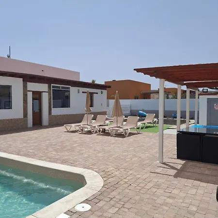 Experience Heated Salty Water Pool Vila *
